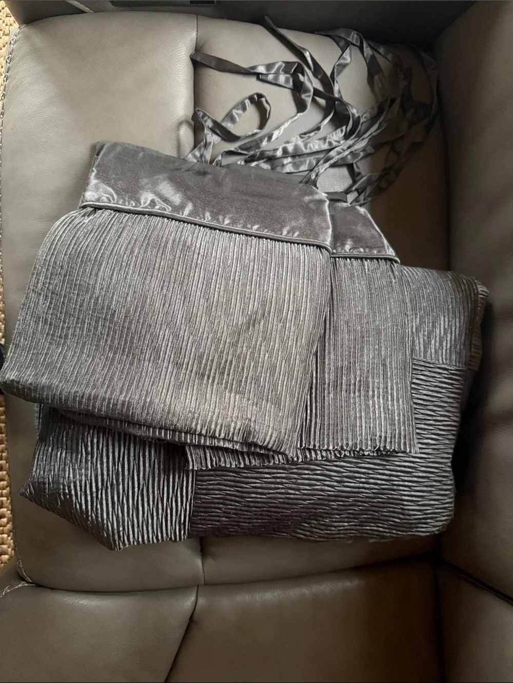 King size Duvet & shams kit, Pleated Grey/Sage Satin, used